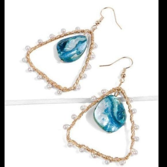 Gold-tone shell pearl drop earrings - Picture 2 of 2